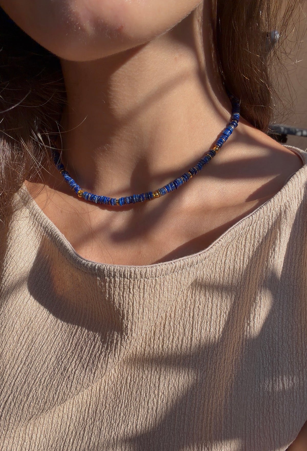 Collier Gloria en lapis-lazuli, finition dorée — Théra'Pierres