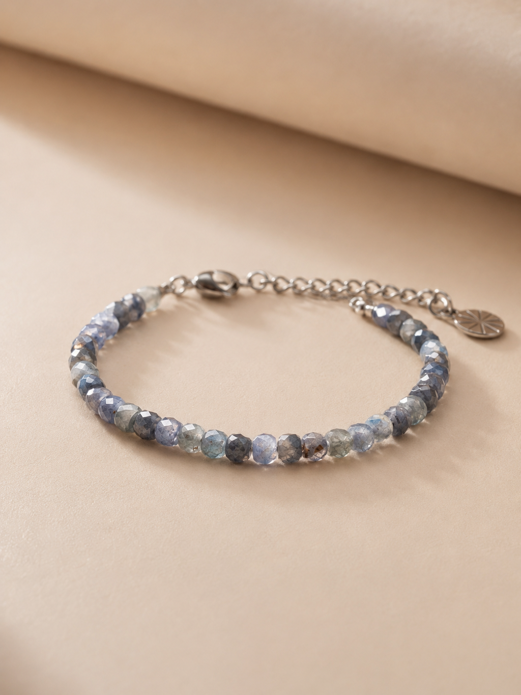 Bracelet Capri, cyanite — Théra'Pierres, Golfe de Saint-Tropez