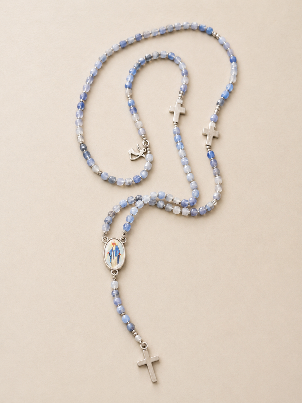 Chapelet cyanite et médaille Marie — Théra'Pierres, Golfe de Saint-Tropez