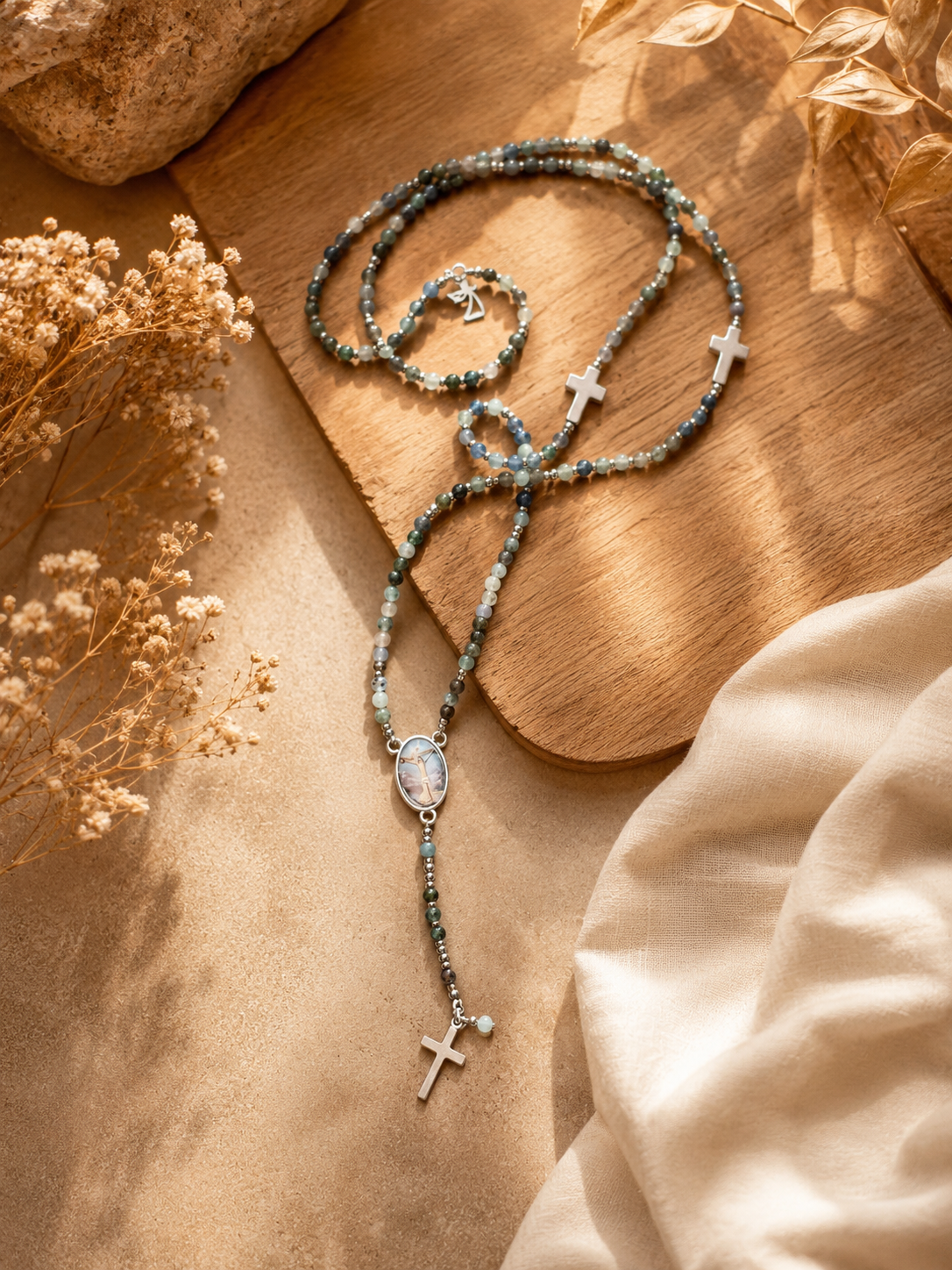 Chapelet Lux, cyanite et médaille Jésus — Thérapierres, Golfe de Saint-Tropez