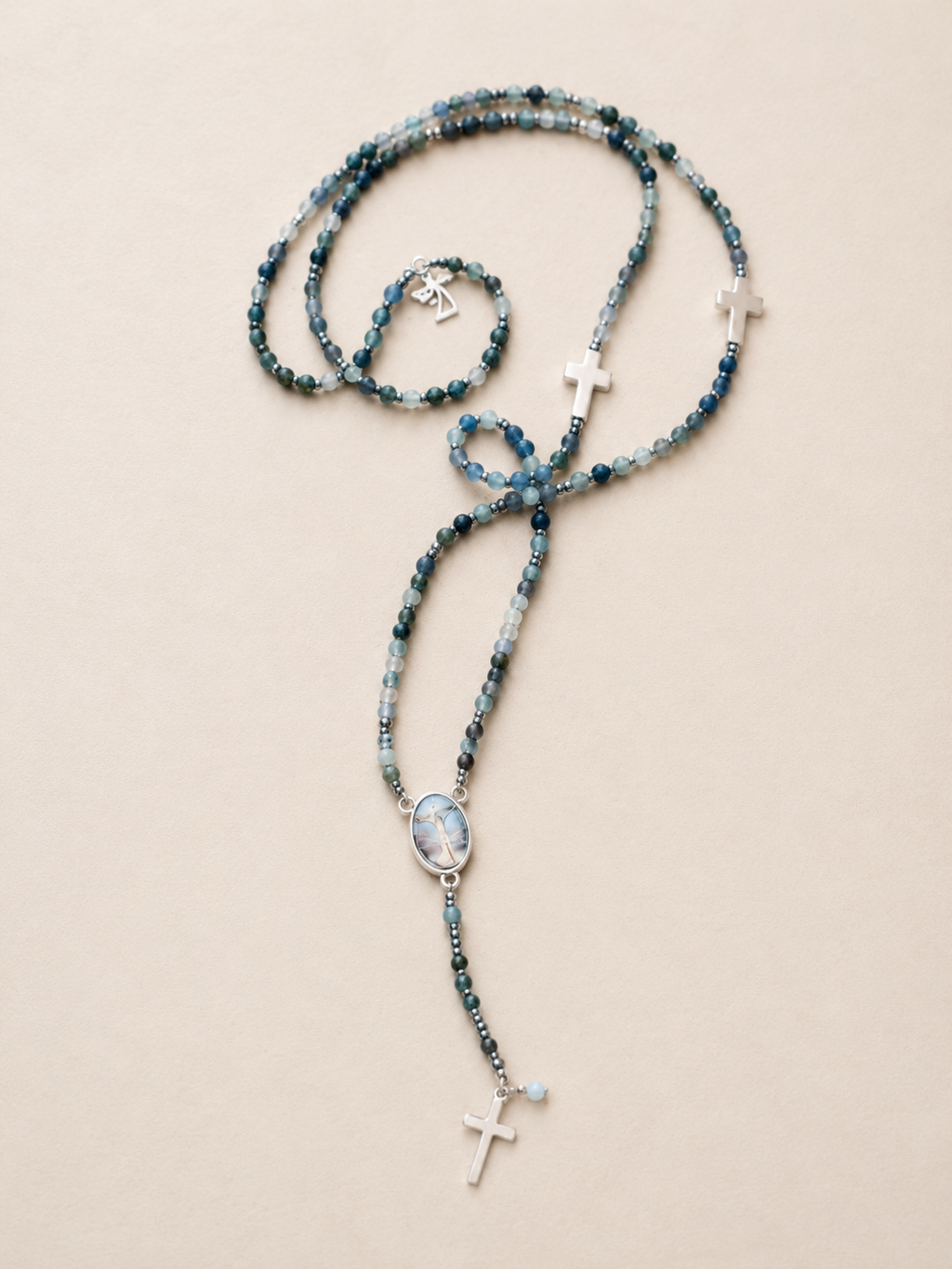 Chapelet Lux, cyanite et médaille Jésus — Théra'Pierres, Golfe de Saint-Tropez