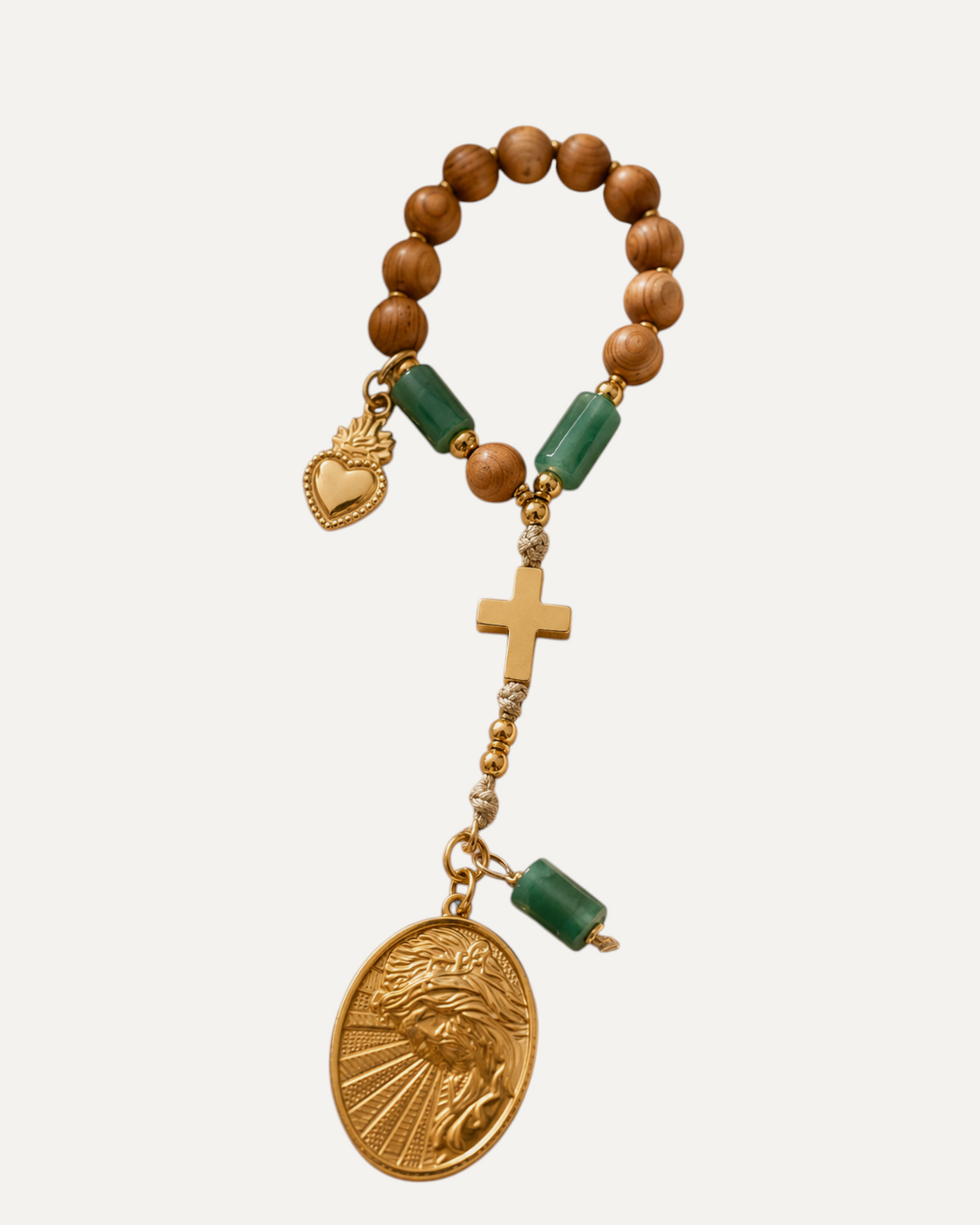 Dizainier Cade en bois de cade et émeraude, médaille de Jésus — Théra'Pierres