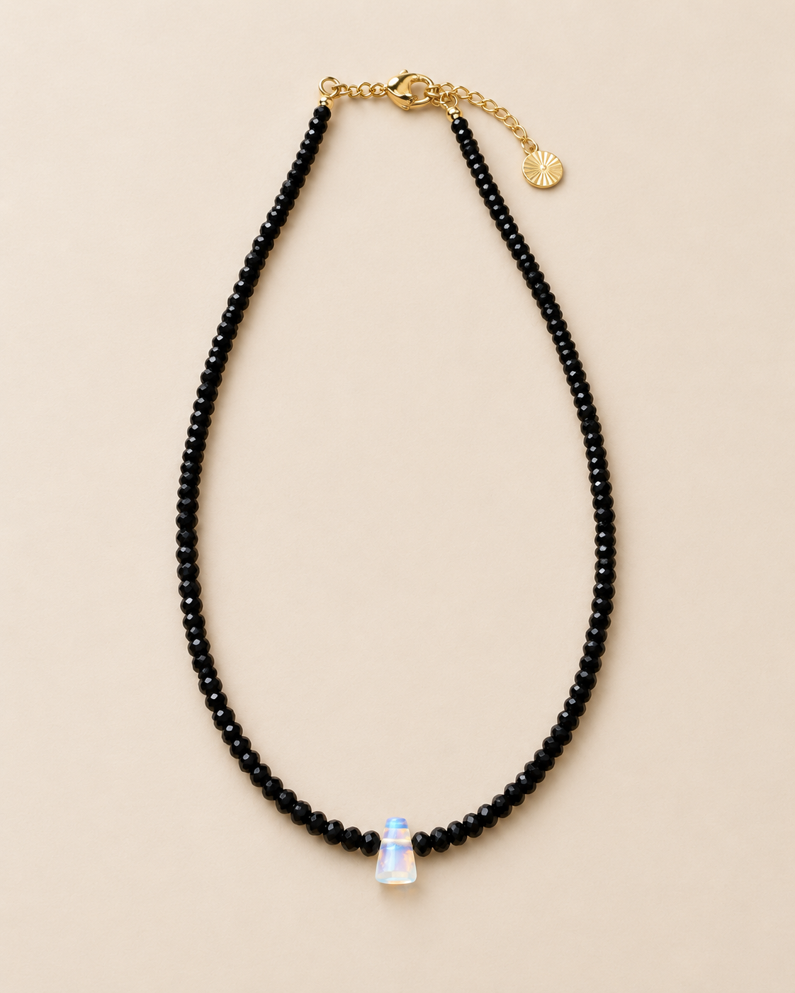 Collier Halo, spinelle noire et labradorite blanche — Théra'Pierres, Golfe de Saint-Tropez