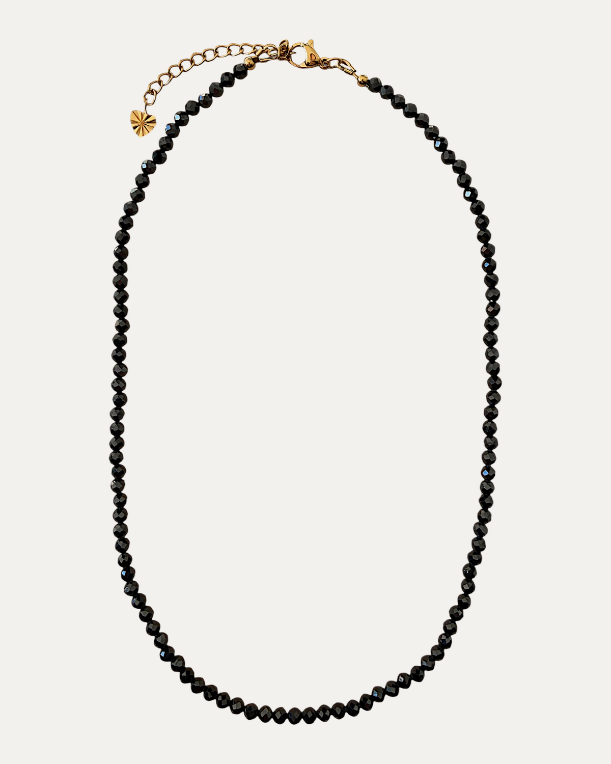 Collier Théra'Pierres Étincelle en perles de spinelle noir facetté avec fermoir et chaînette dorés